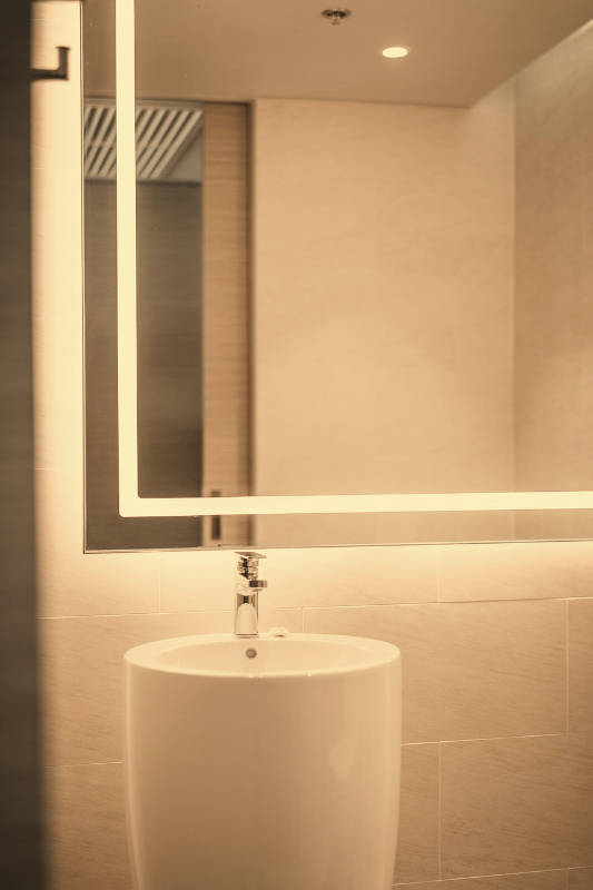 Bild eines Spiegels im Badezimmer